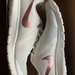 Women’s Nike flex experience RN 6 in rose gold